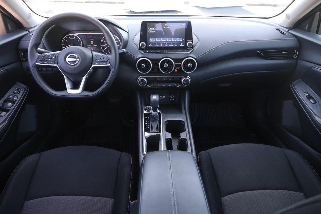 Nissan Sentra Vehicle Image 21