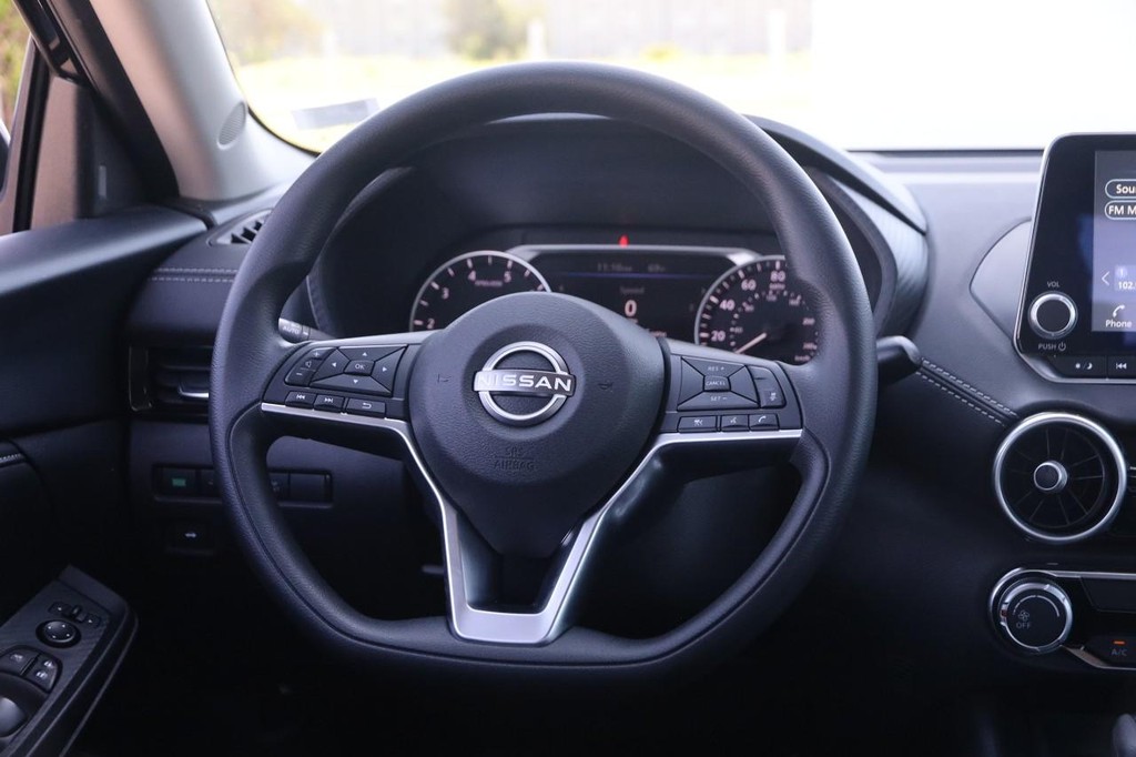 Nissan Sentra Vehicle Image 23