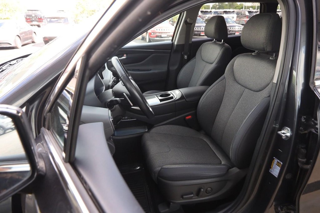 Hyundai Santa Fe Vehicle Image 09