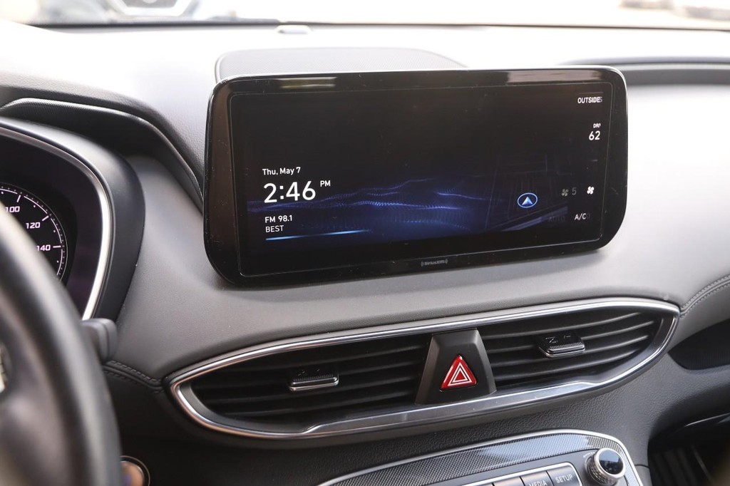 Hyundai Santa Fe Vehicle Image 15