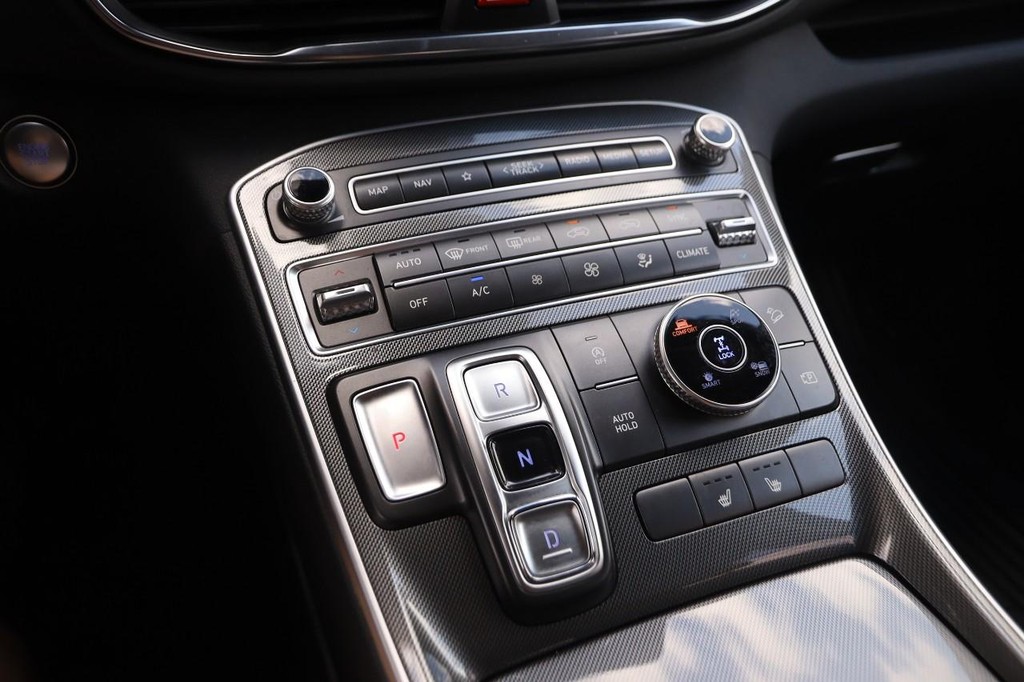 Hyundai Santa Fe Vehicle Image 18