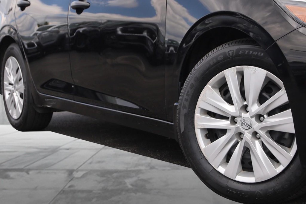 Nissan Sentra Vehicle Image 03