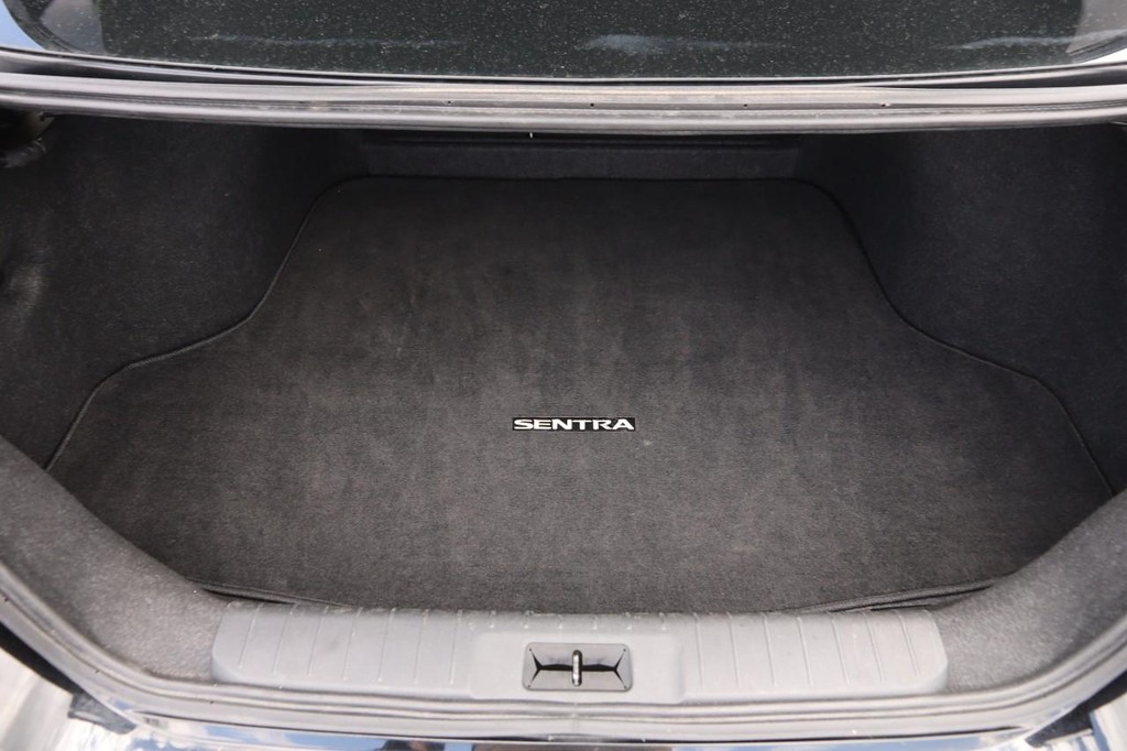 Nissan Sentra Vehicle Image 07