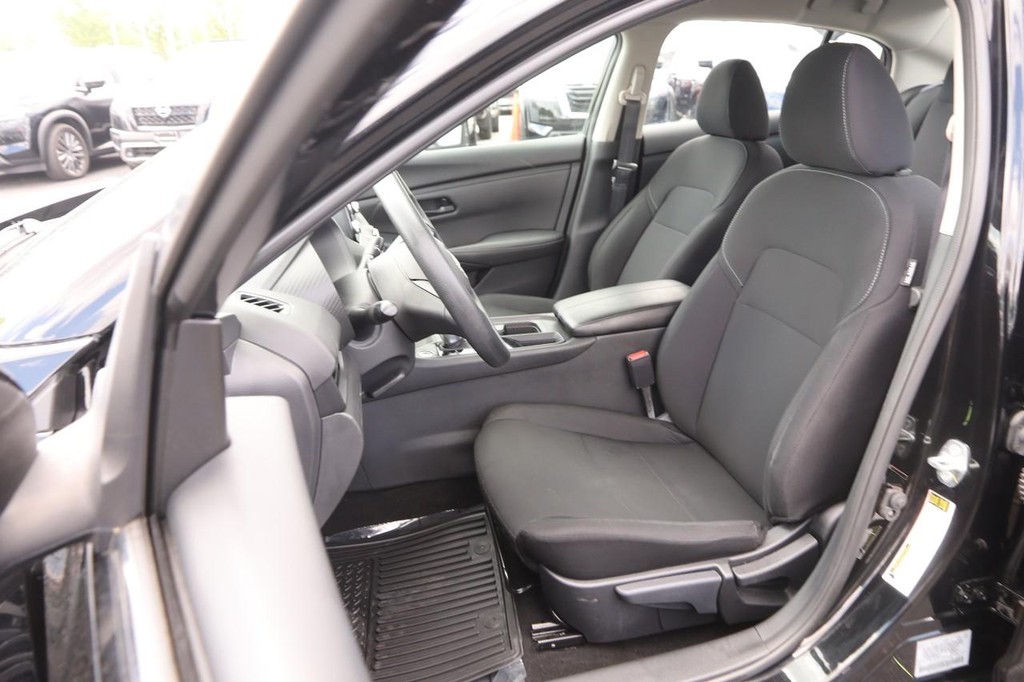 Nissan Sentra Vehicle Image 08