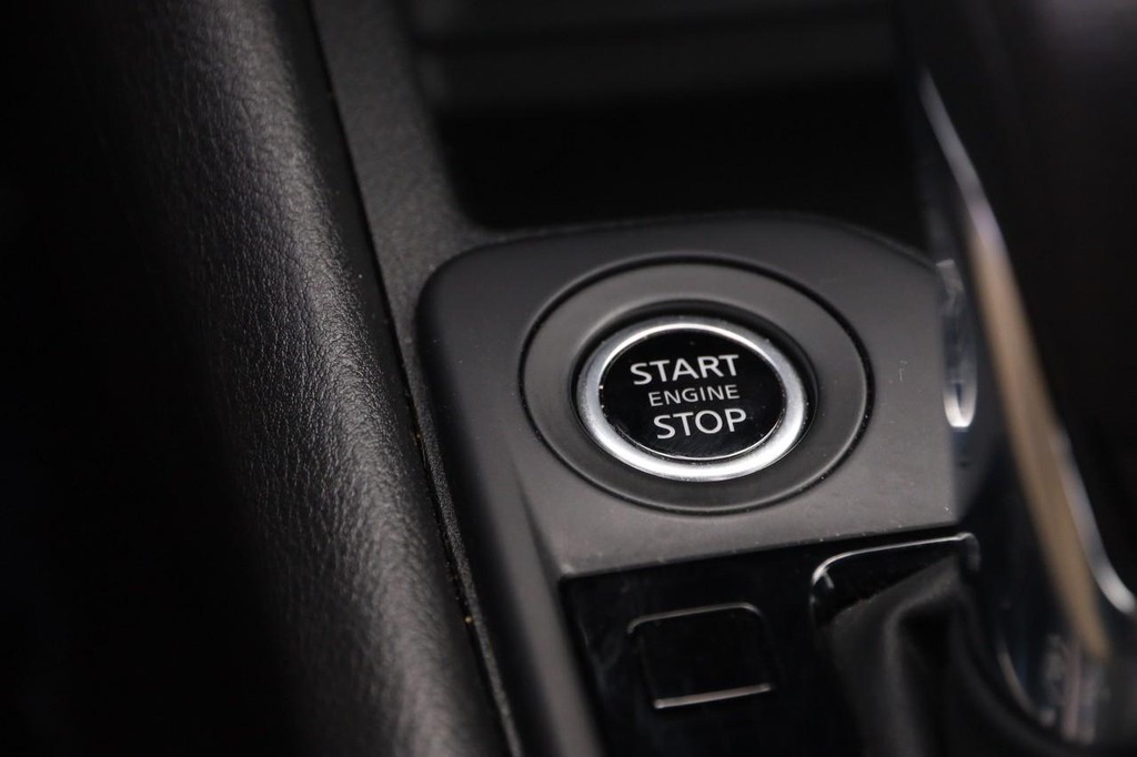 Nissan Sentra Vehicle Image 14
