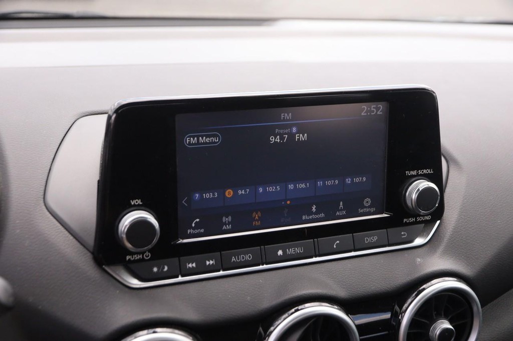 Nissan Sentra Vehicle Image 16