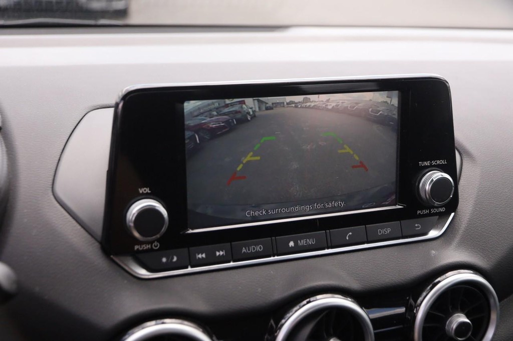Nissan Sentra Vehicle Image 17