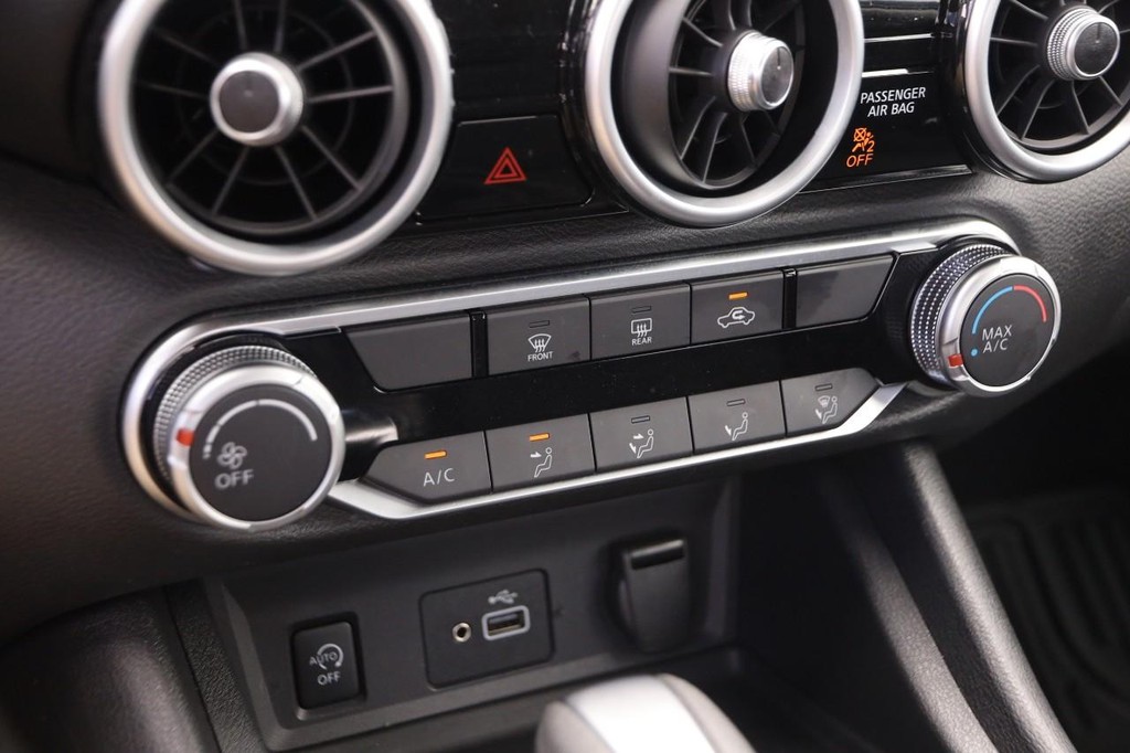 Nissan Sentra Vehicle Image 18