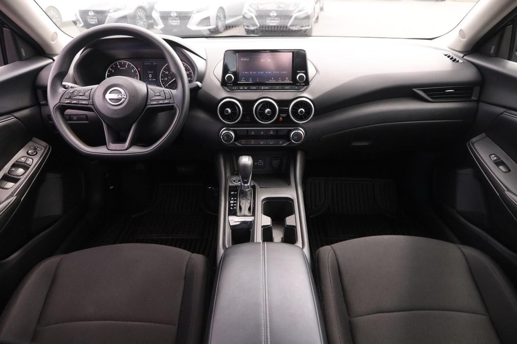 Nissan Sentra Vehicle Image 21