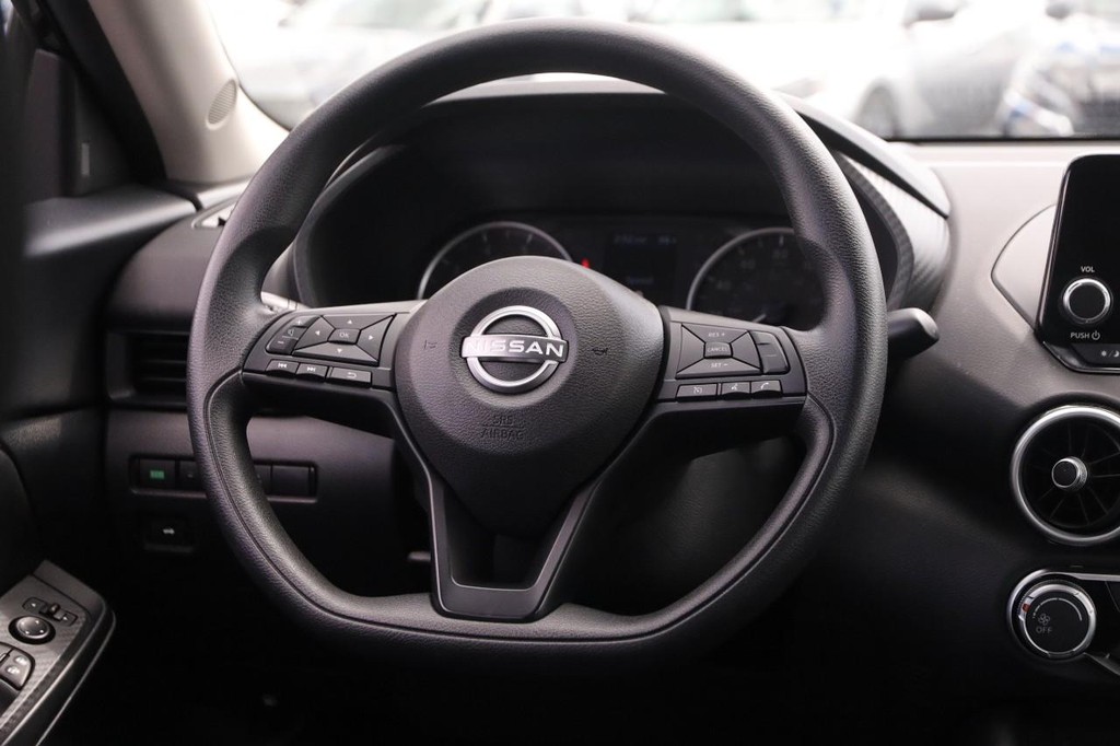 Nissan Sentra Vehicle Image 23