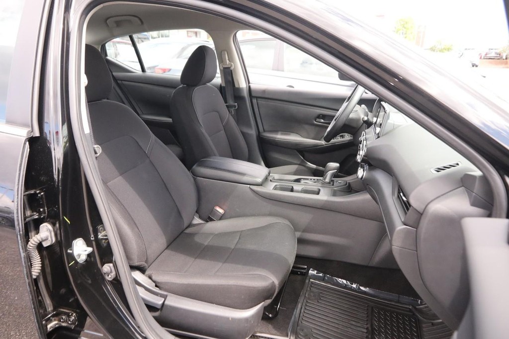 Nissan Sentra Vehicle Image 26