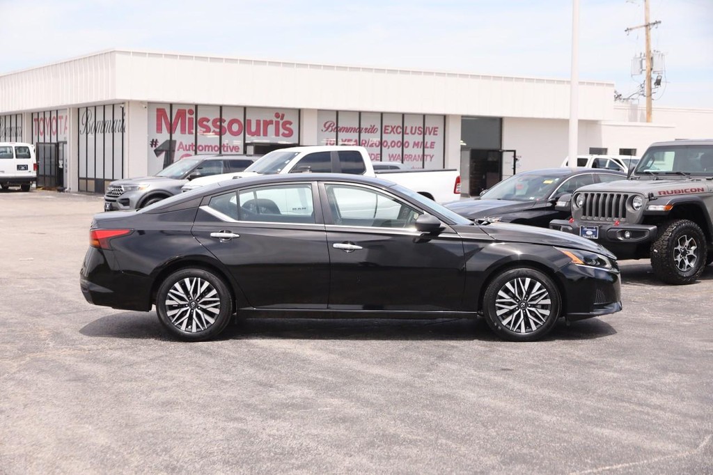 Nissan Altima Vehicle Image 05