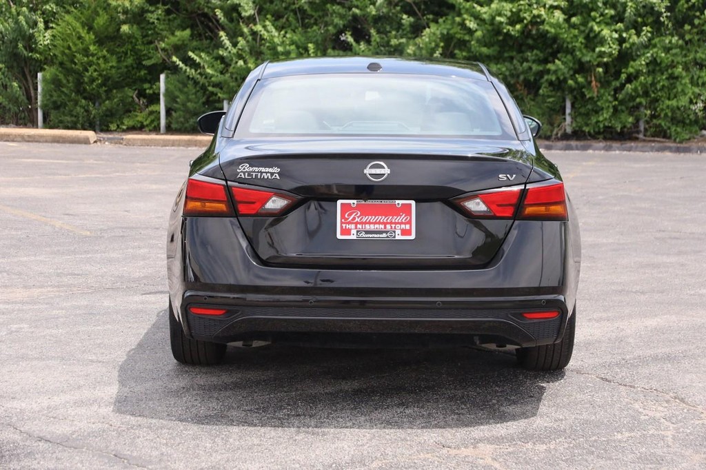 Nissan Altima Vehicle Image 06