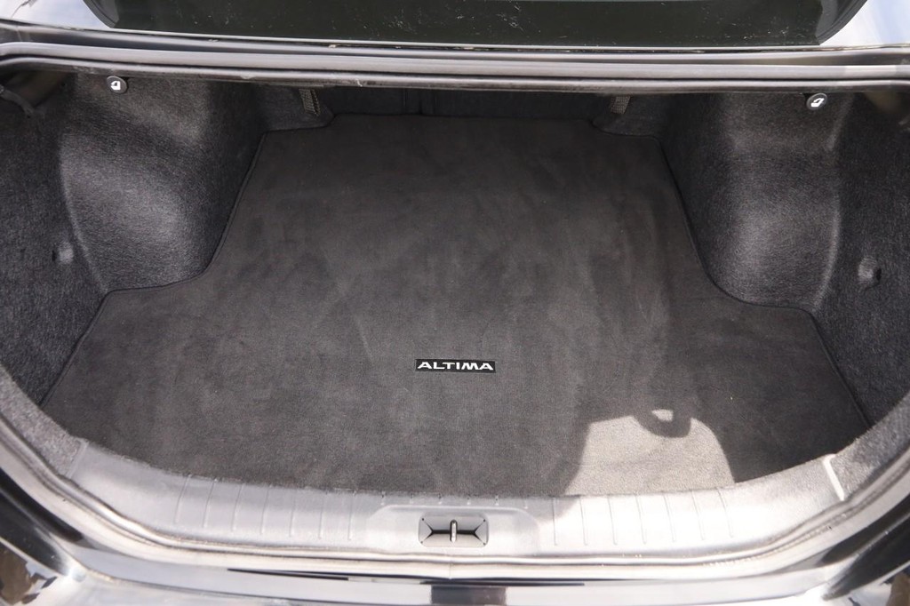 Nissan Altima Vehicle Image 07