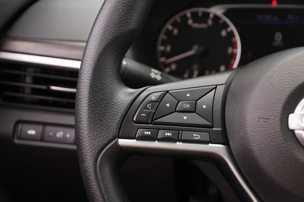Nissan Altima Vehicle Image 11