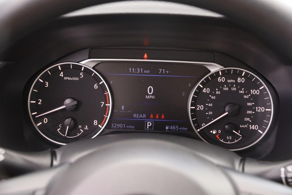 Nissan Altima Vehicle Image 13