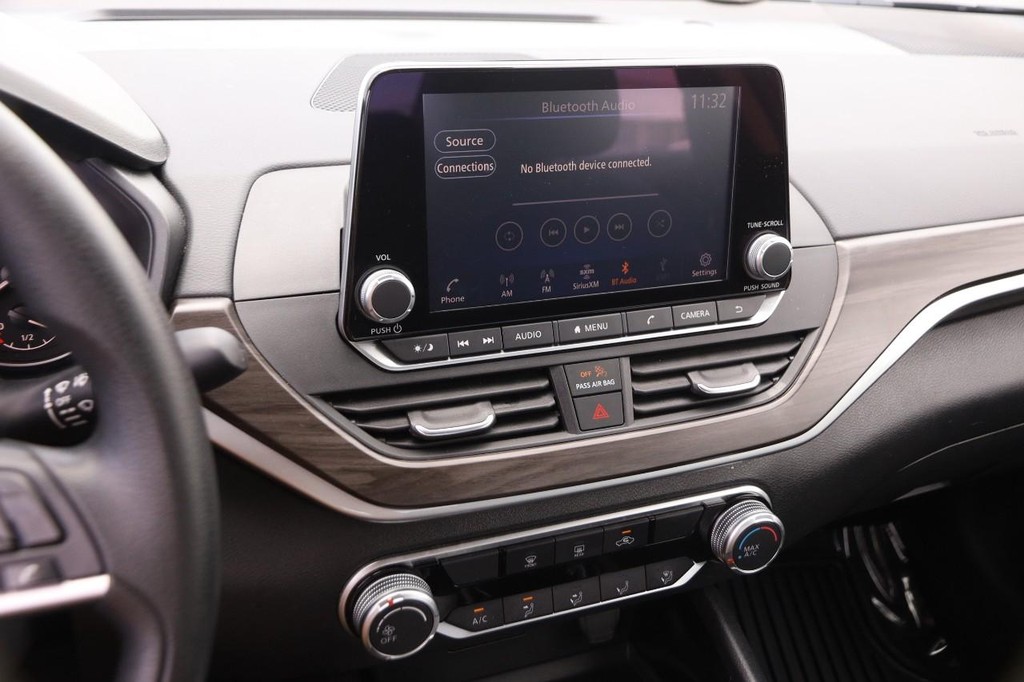 Nissan Altima Vehicle Image 14