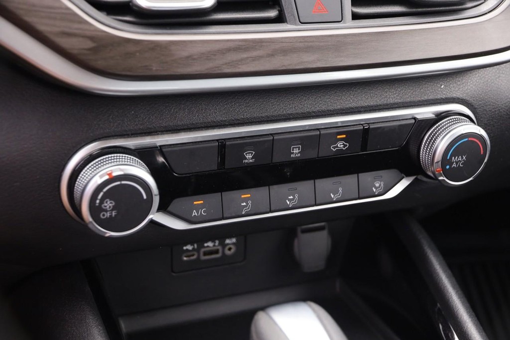 Nissan Altima Vehicle Image 17