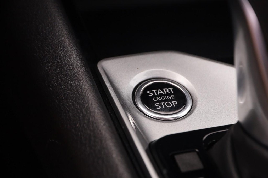Nissan Altima Vehicle Image 18