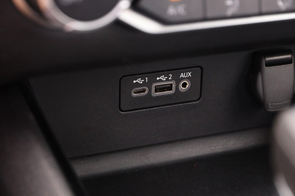 Nissan Altima Vehicle Image 19