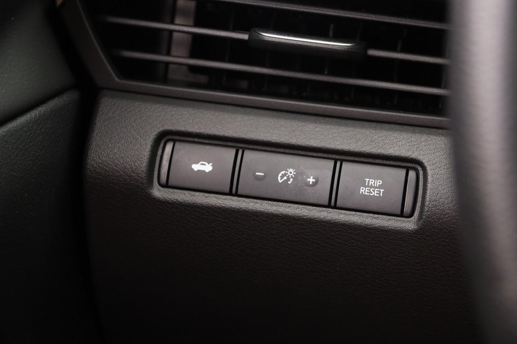 Nissan Altima Vehicle Image 20