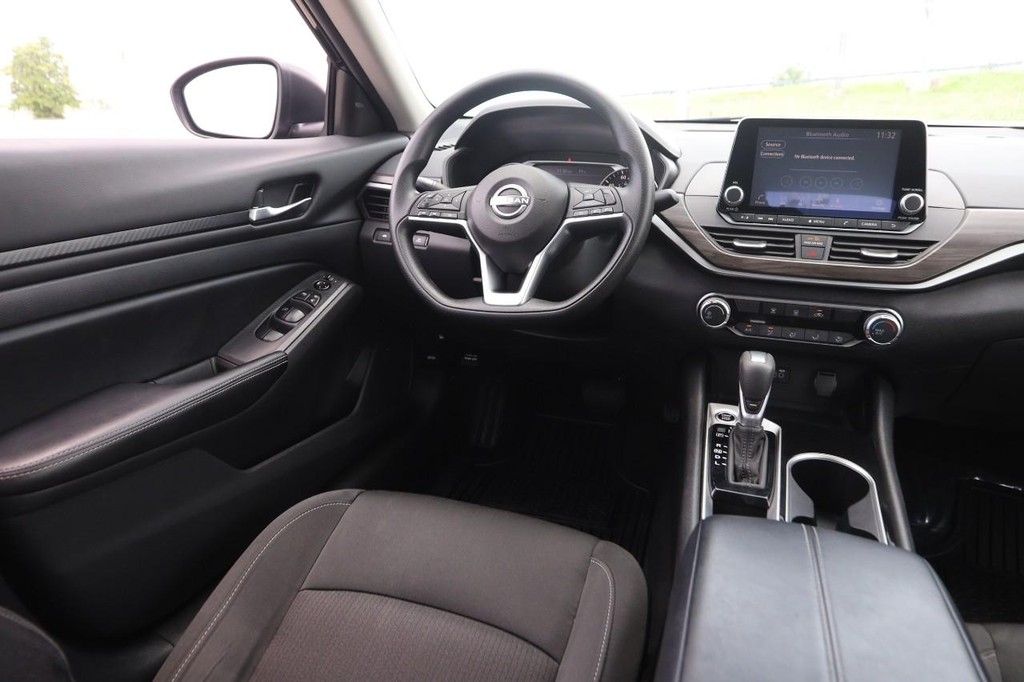 Nissan Altima Vehicle Image 22