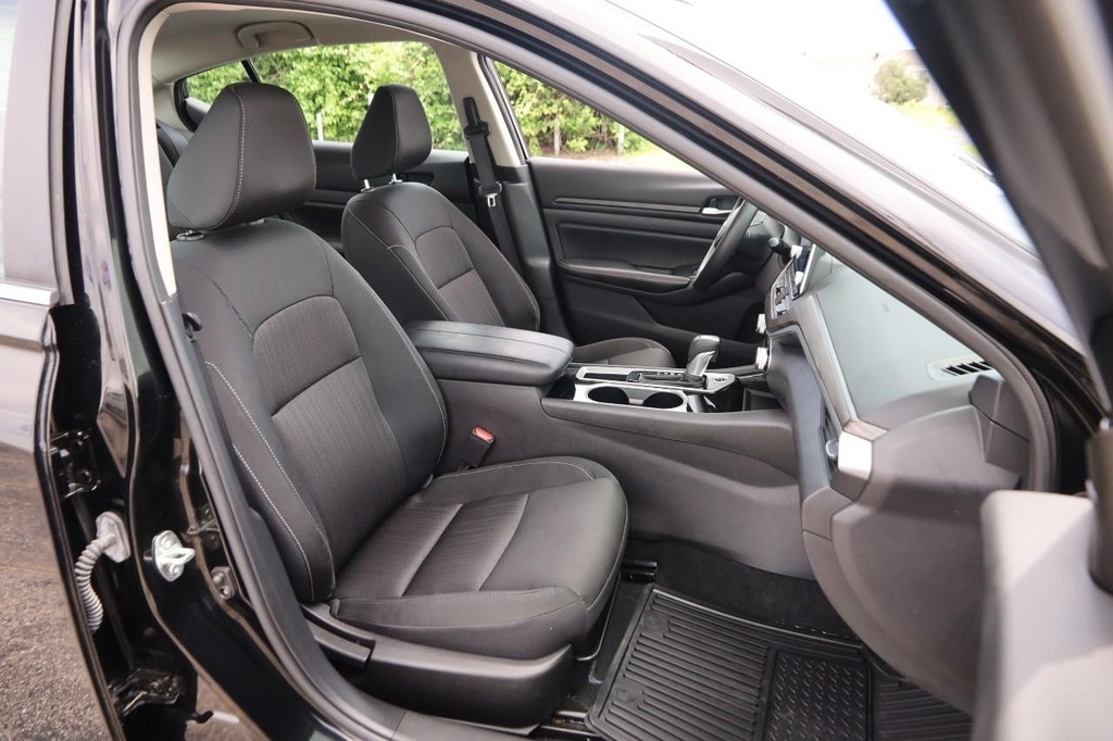 Nissan Altima Vehicle Image 26