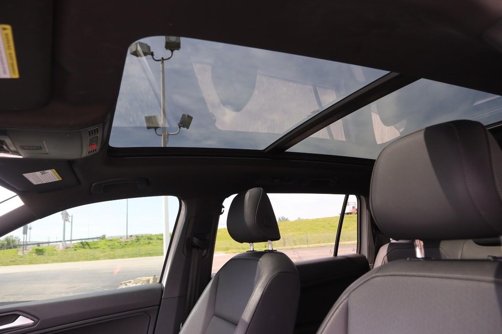 Volkswagen Tiguan Vehicle Image 08