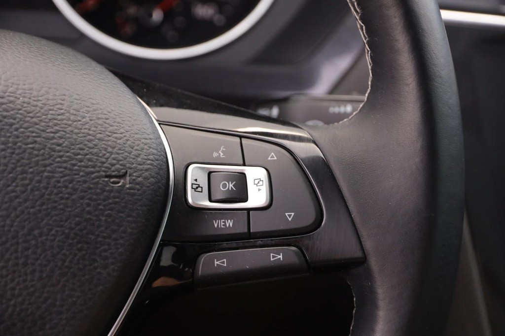 Volkswagen Tiguan Vehicle Image 13