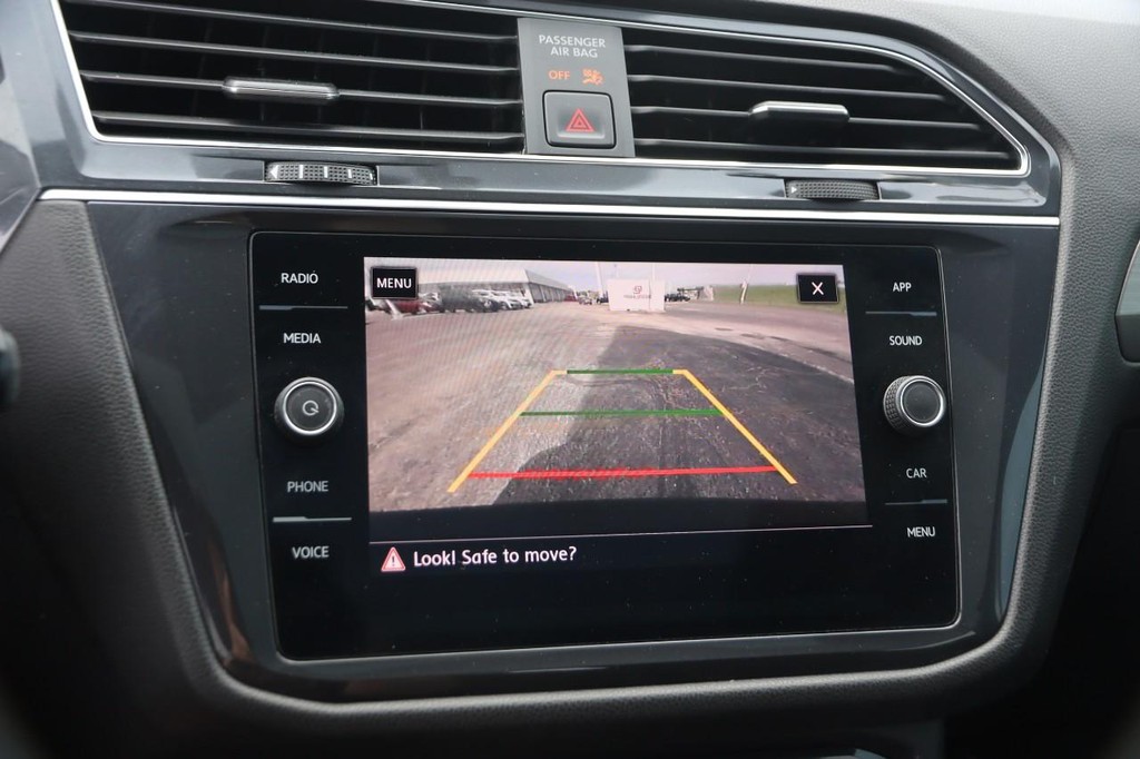 Volkswagen Tiguan Vehicle Image 18