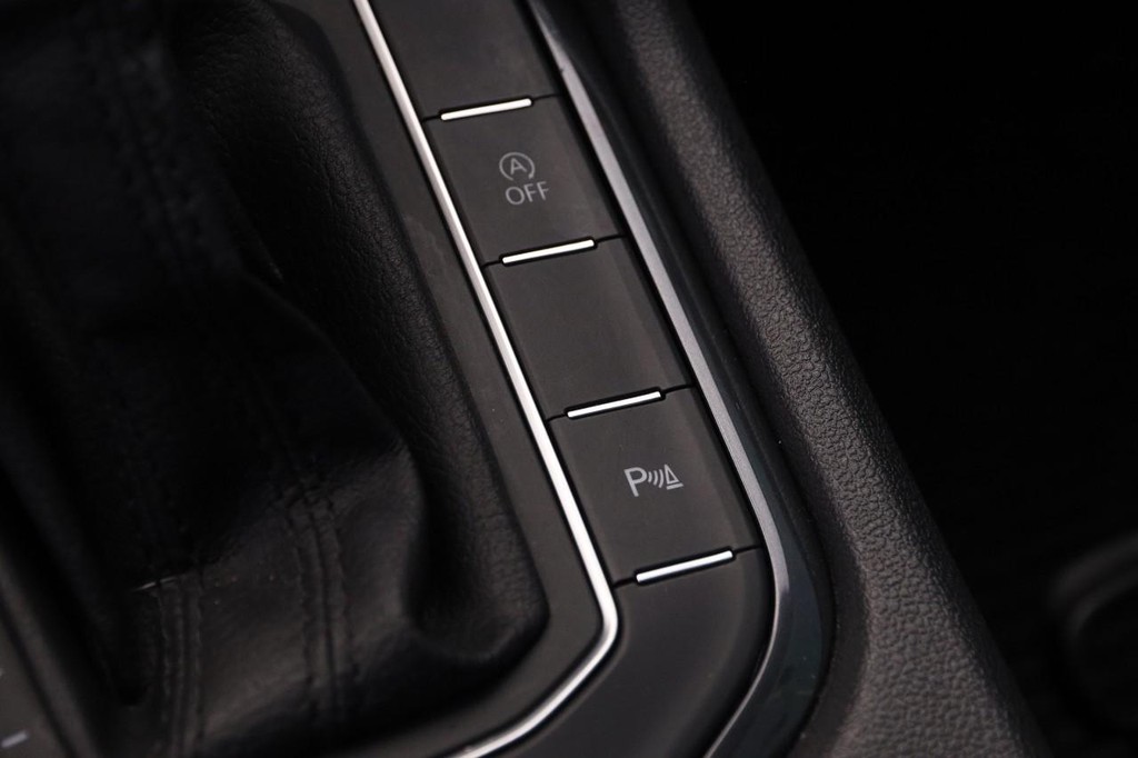 Volkswagen Tiguan Vehicle Image 21
