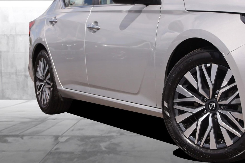 Nissan Altima Vehicle Image 03