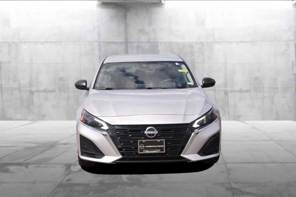 Nissan Altima Vehicle Image 04