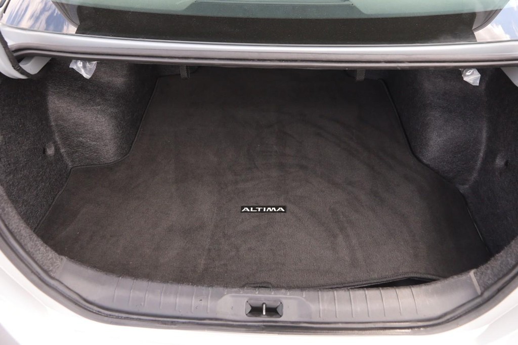 Nissan Altima Vehicle Image 07