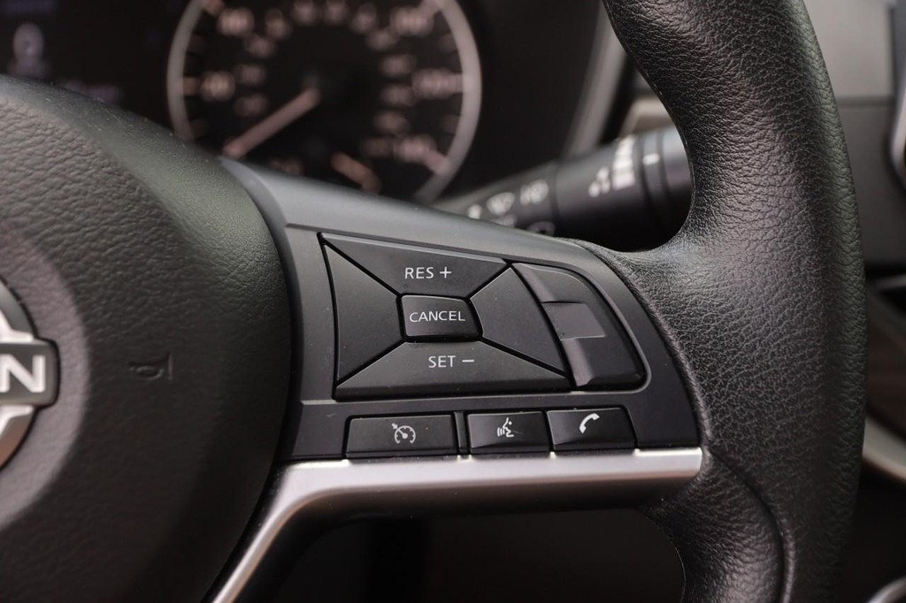 Nissan Altima Vehicle Image 12
