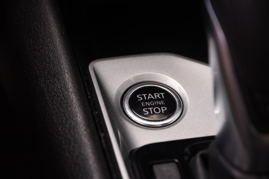 Nissan Altima Vehicle Image 14