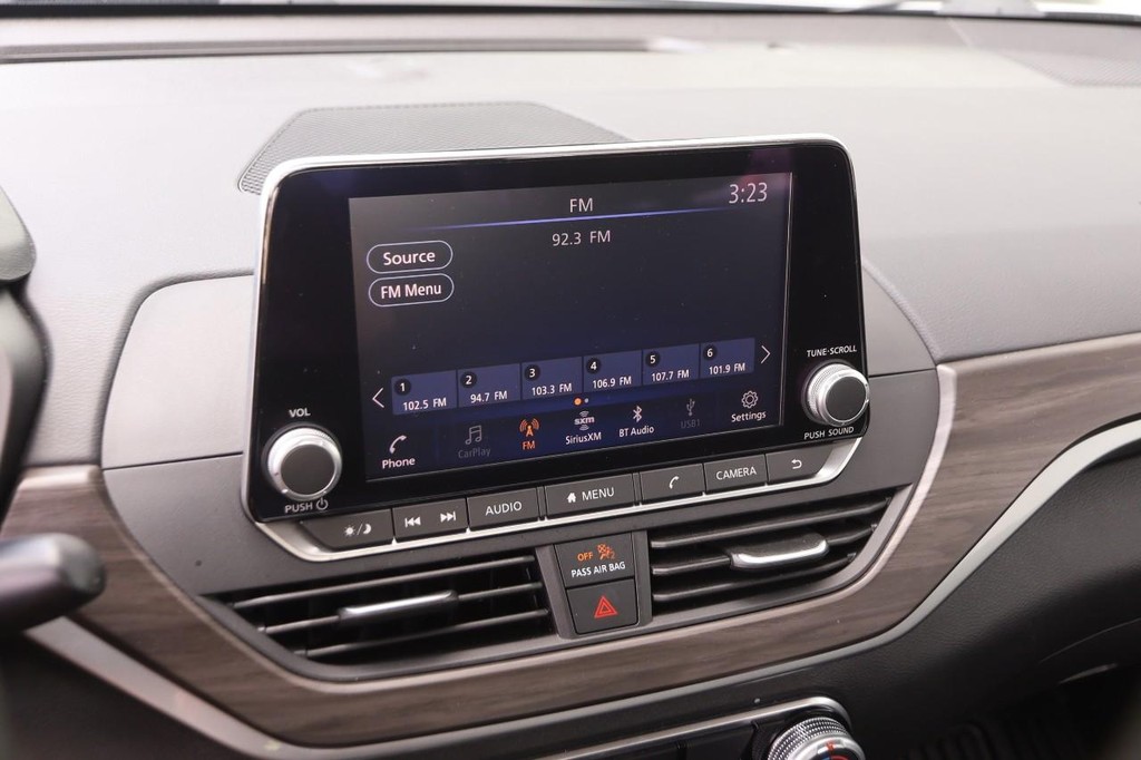 Nissan Altima Vehicle Image 15