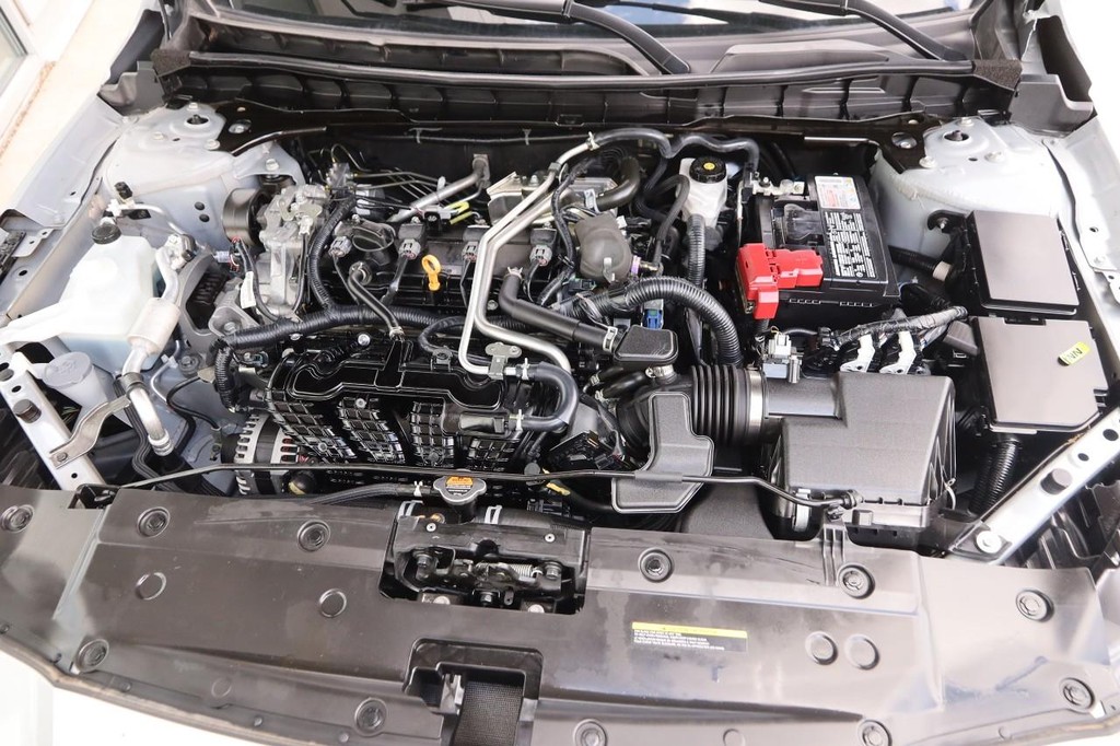 Nissan Altima Vehicle Image 25