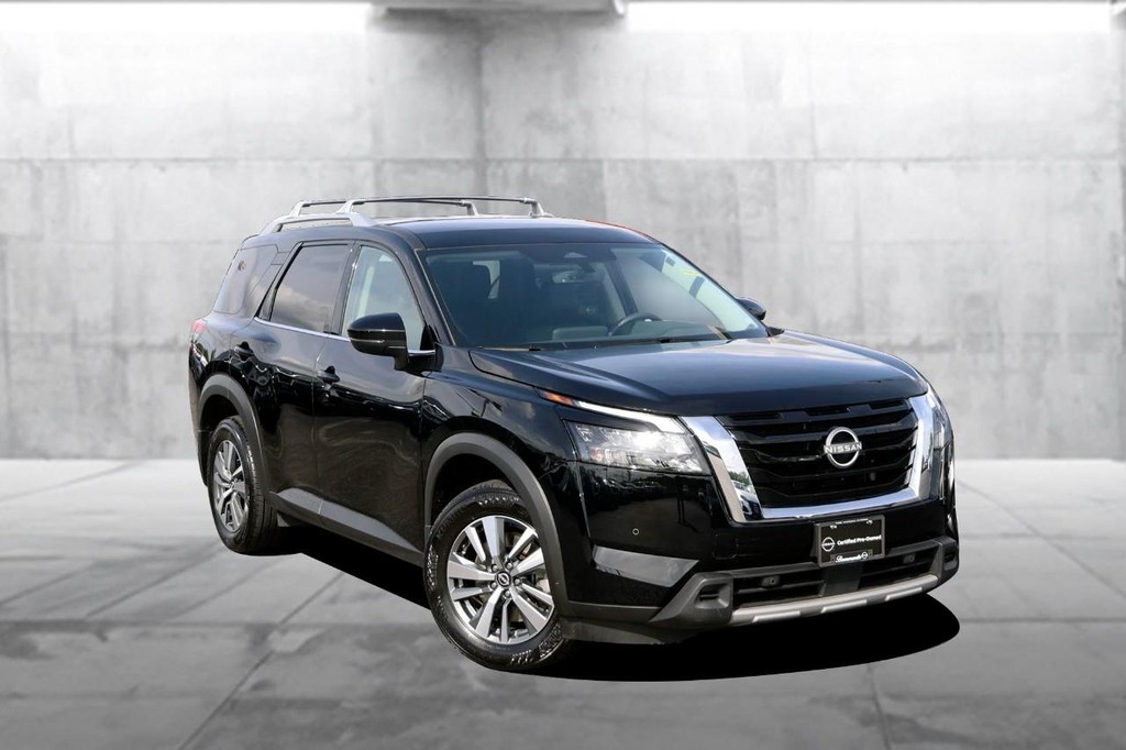 Nissan Pathfinder Vehicle Image 02