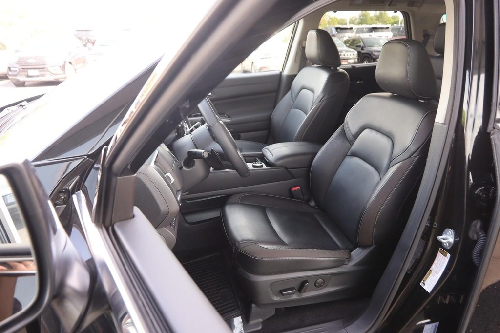 Nissan Pathfinder Vehicle Image 09