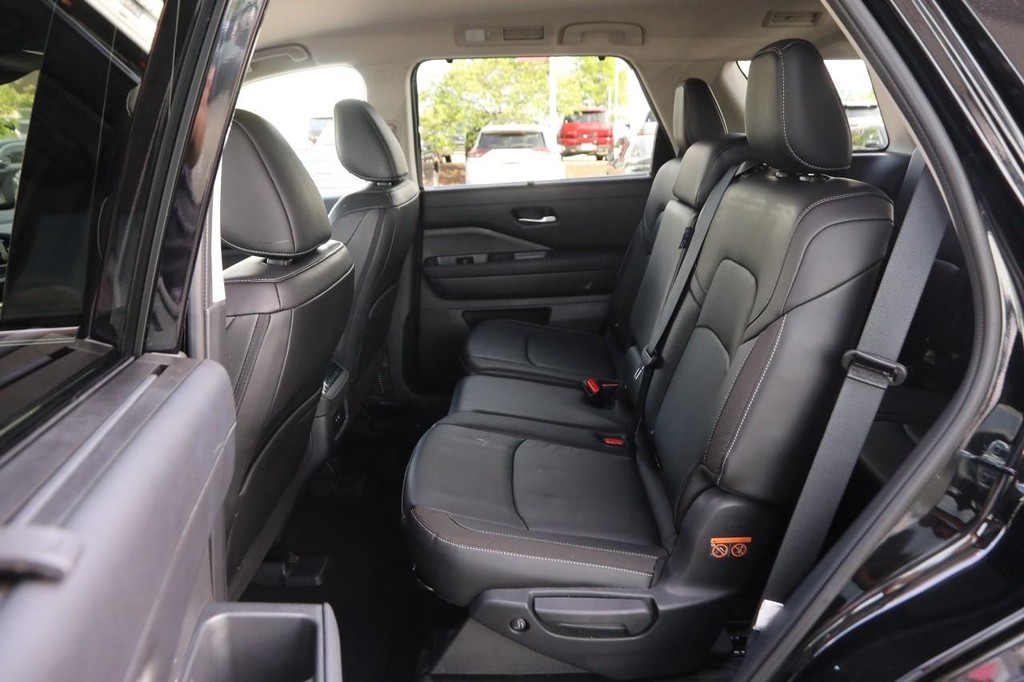 Nissan Pathfinder Vehicle Image 10