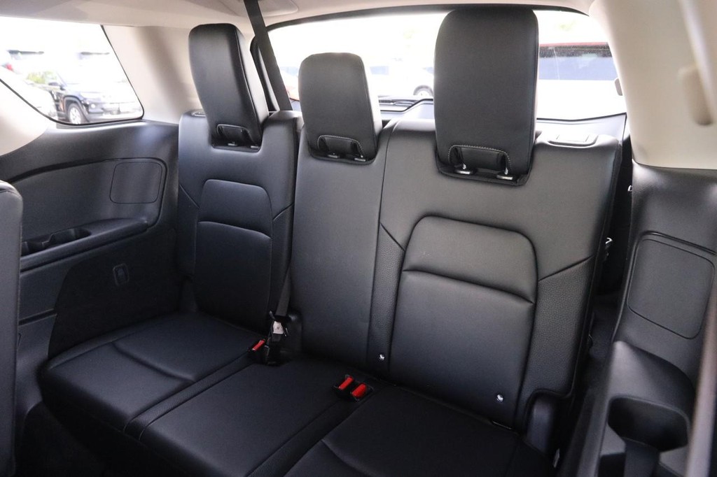Nissan Pathfinder Vehicle Image 11