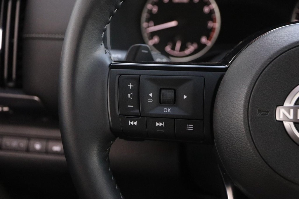 Nissan Pathfinder Vehicle Image 13
