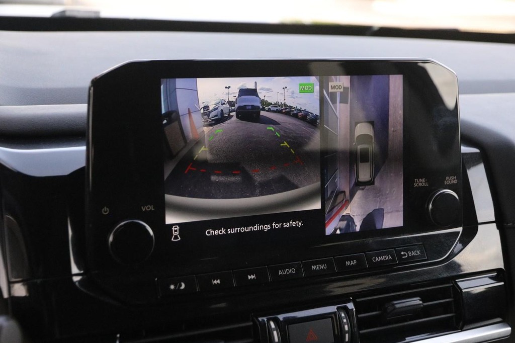 Nissan Pathfinder Vehicle Image 19