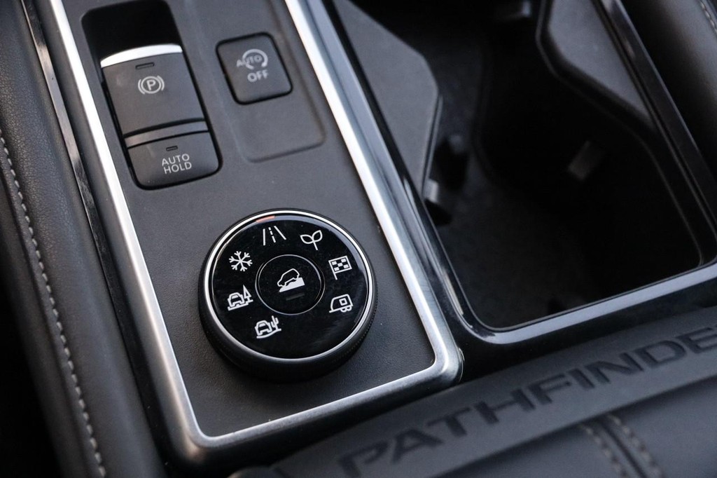 Nissan Pathfinder Vehicle Image 22
