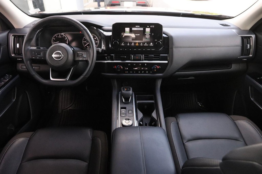 Nissan Pathfinder Vehicle Image 24