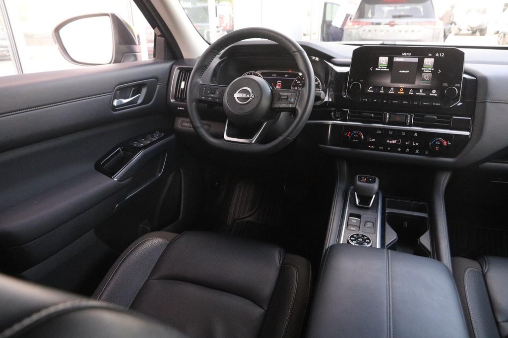 Nissan Pathfinder Vehicle Image 25