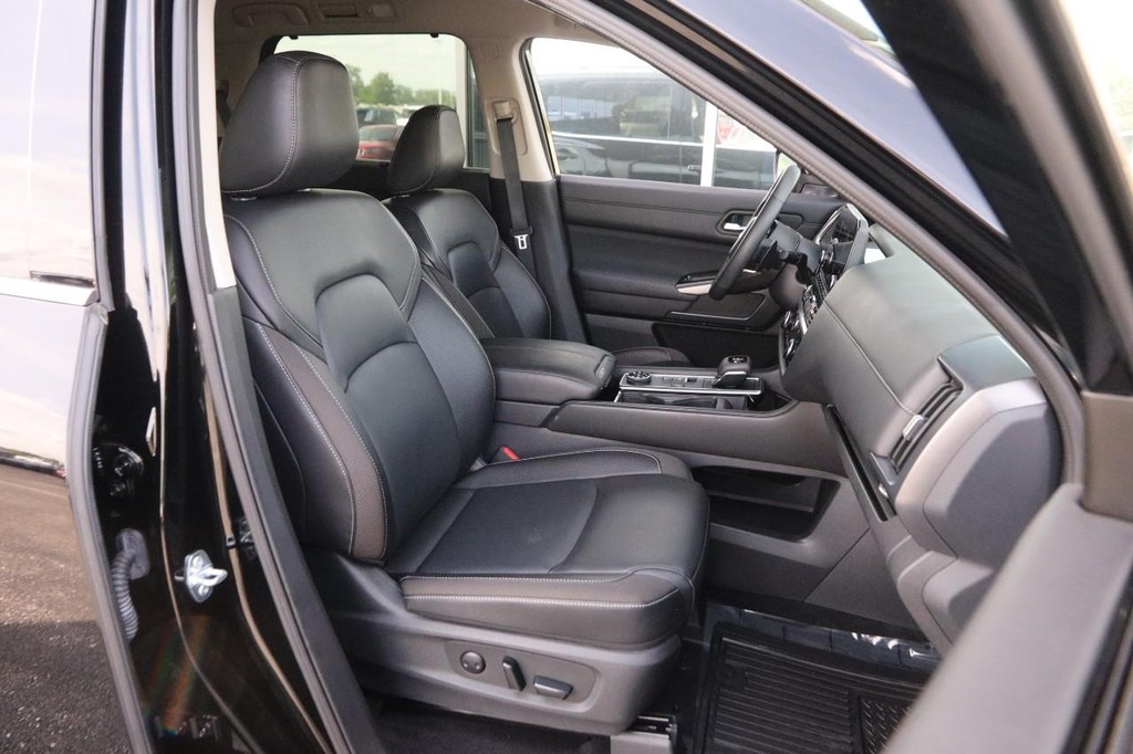 Nissan Pathfinder Vehicle Image 29