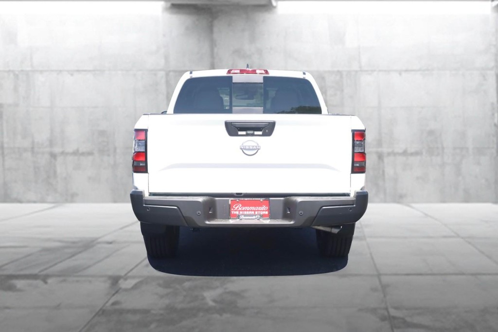 Nissan Frontier Vehicle Image 06