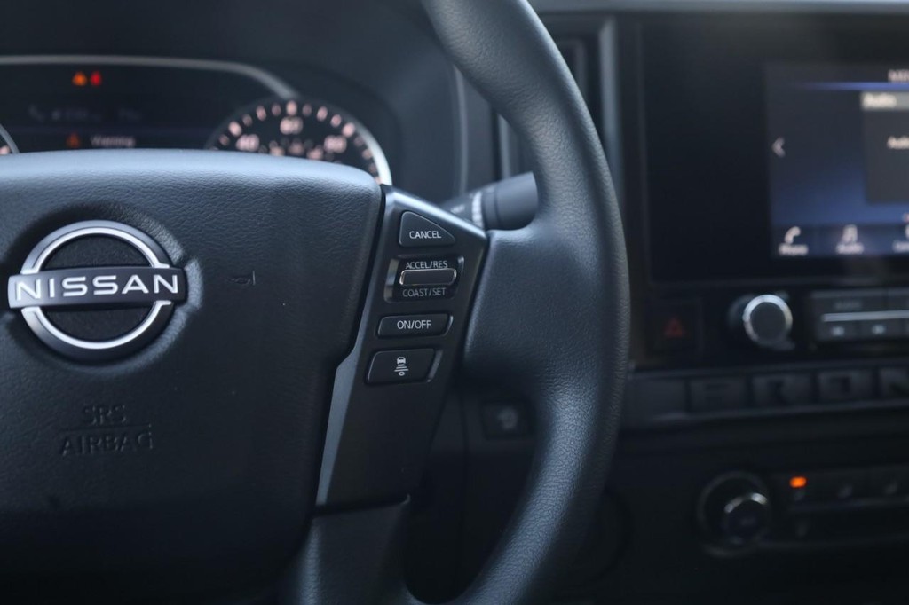 Nissan Frontier Vehicle Image 09